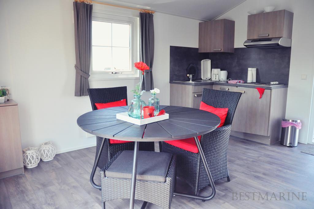 BestMarine Waterchalets Flevo Marina Lelystad Zimmer foto