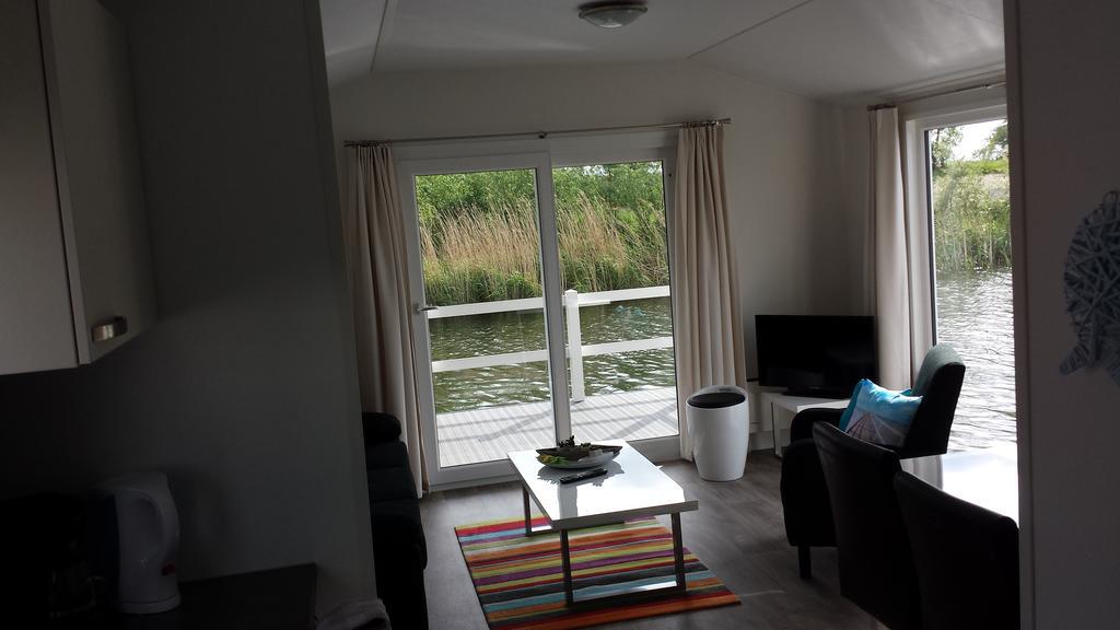 BestMarine Waterchalets Flevo Marina Lelystad Exterior foto